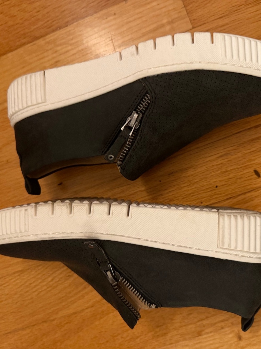 SOUL Naturalizer Black Perforated Slip-On Platform Sneakers – Size 7.5